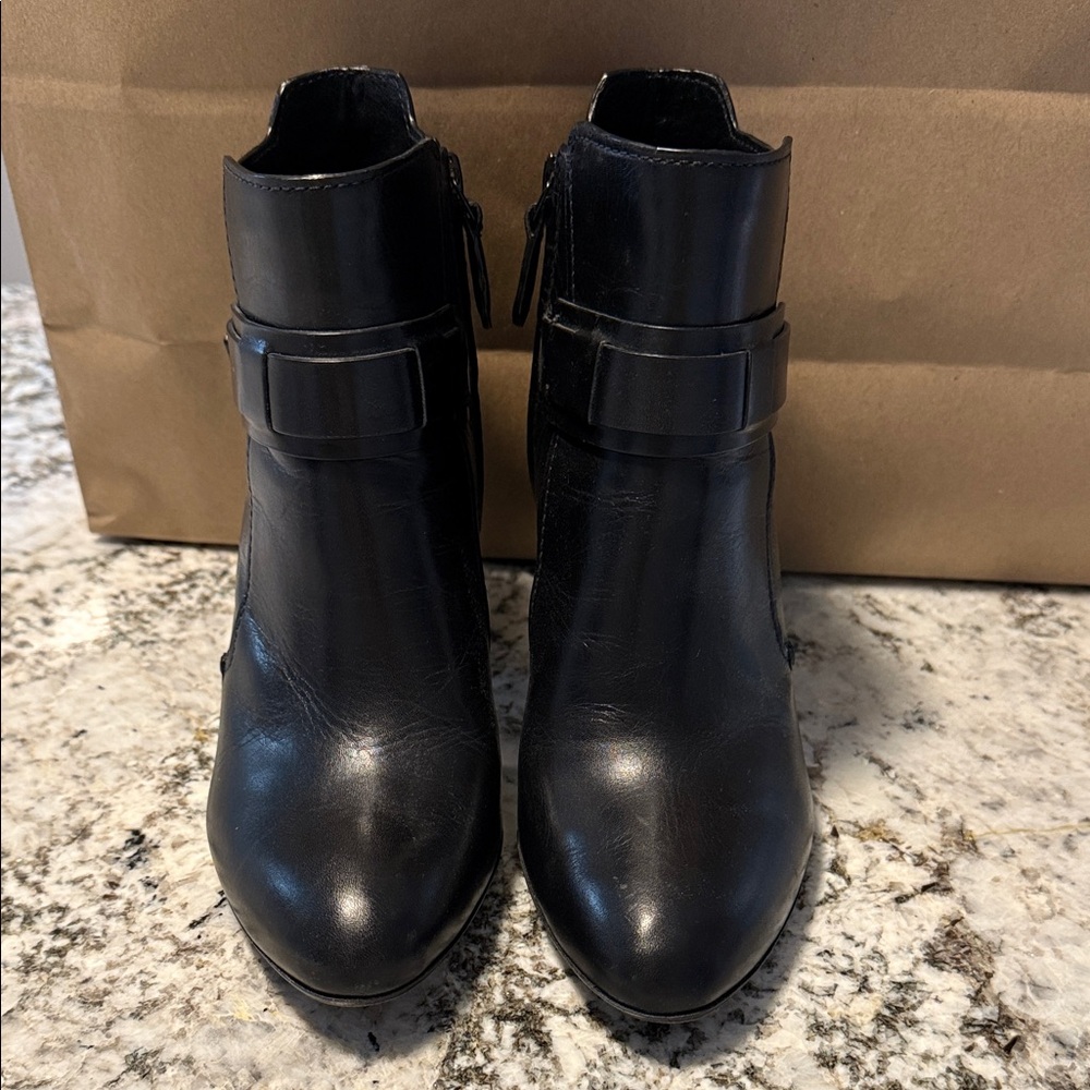 Elegant Black Ankle Boots - Picture 4 of 7